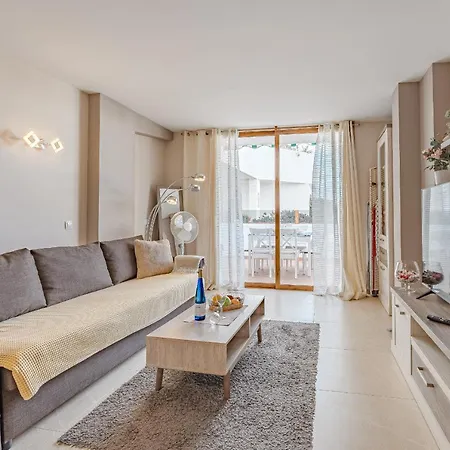 Centric In Playa Fanabe By Altamarhomes Адехе
